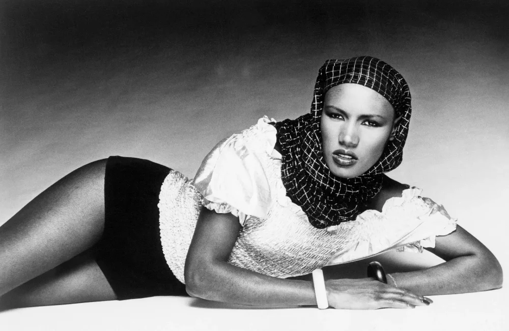 Grace Jones: Keď sa umenie, móda a hudba spoja do jednej fascinujúcej bytosti