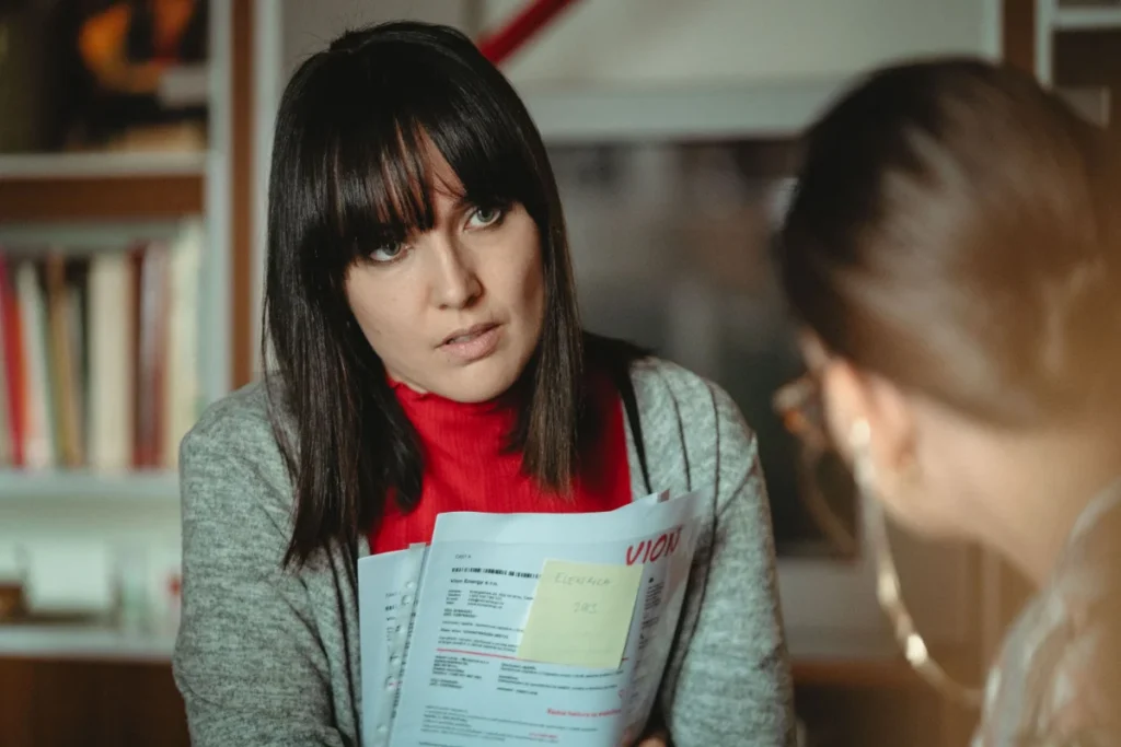 Tereza Ramba ako Simona Monyová v dramatickej scéne zo seriálu Monyová na Voyo