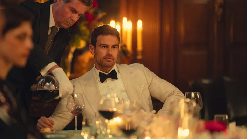 Theo James ako Eddie Horniman v seriáli Gentlemani na Netflixe